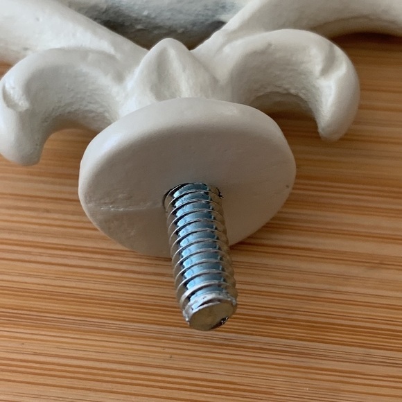 Pottery Barn Teen NIB Set of 2 Antique White Key Window Embouts Finials - Picture 8 of 9